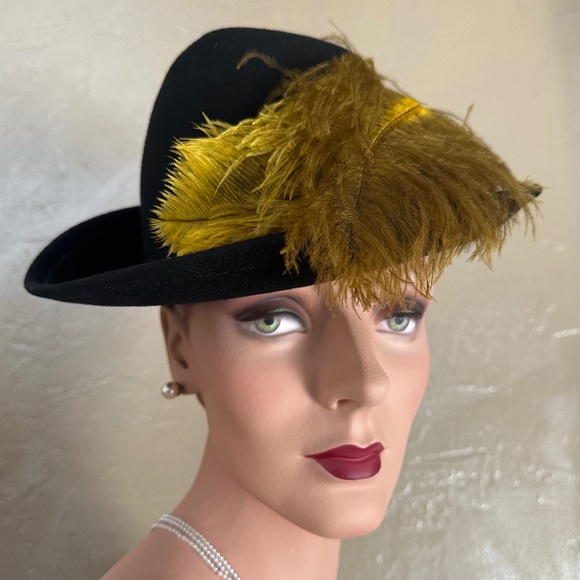 AMAZING 1940s\' BLACK FELT FEDORA WITH GOLD COLORED FEATHER TRIM main image 11